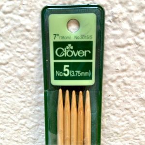 Knitting Needle Set 5 double pointed 7 inch long No 5 or 3.75mm Clover NWT